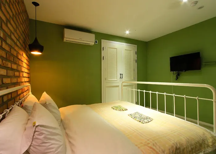 25 2 Hotel